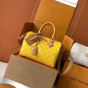 Louis Vuitton Bag Style M24426