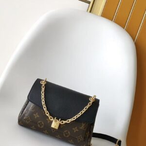 Louis Vuitton Bag Style M26398
