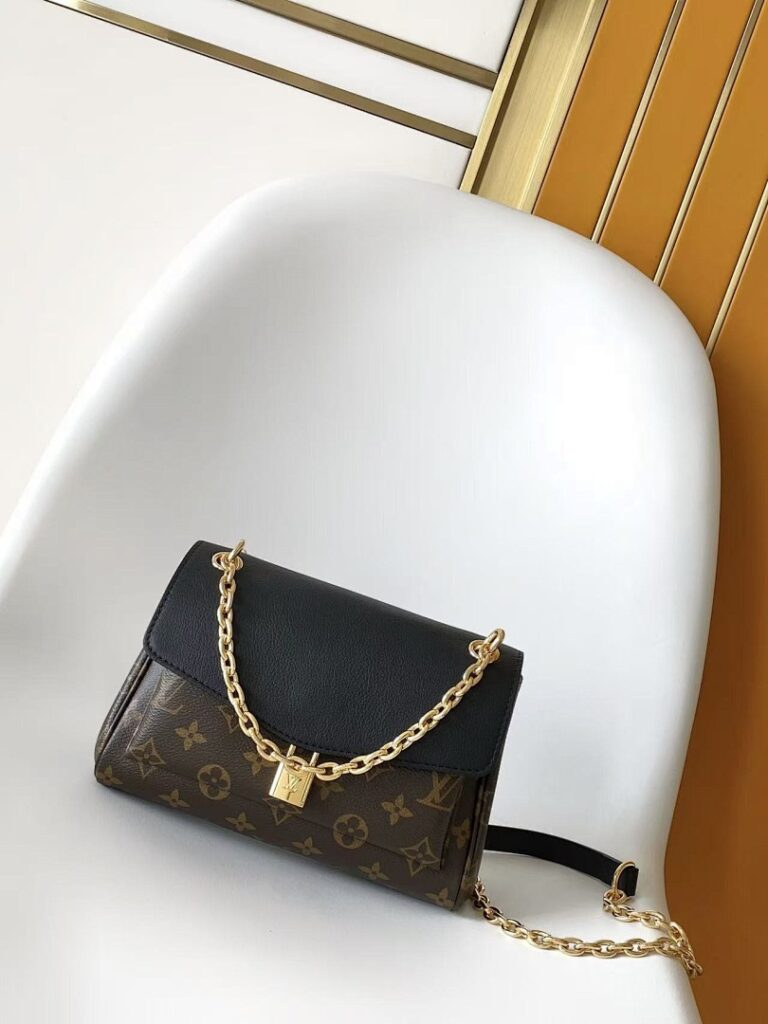 Louis Vuitton Bag Style M26398