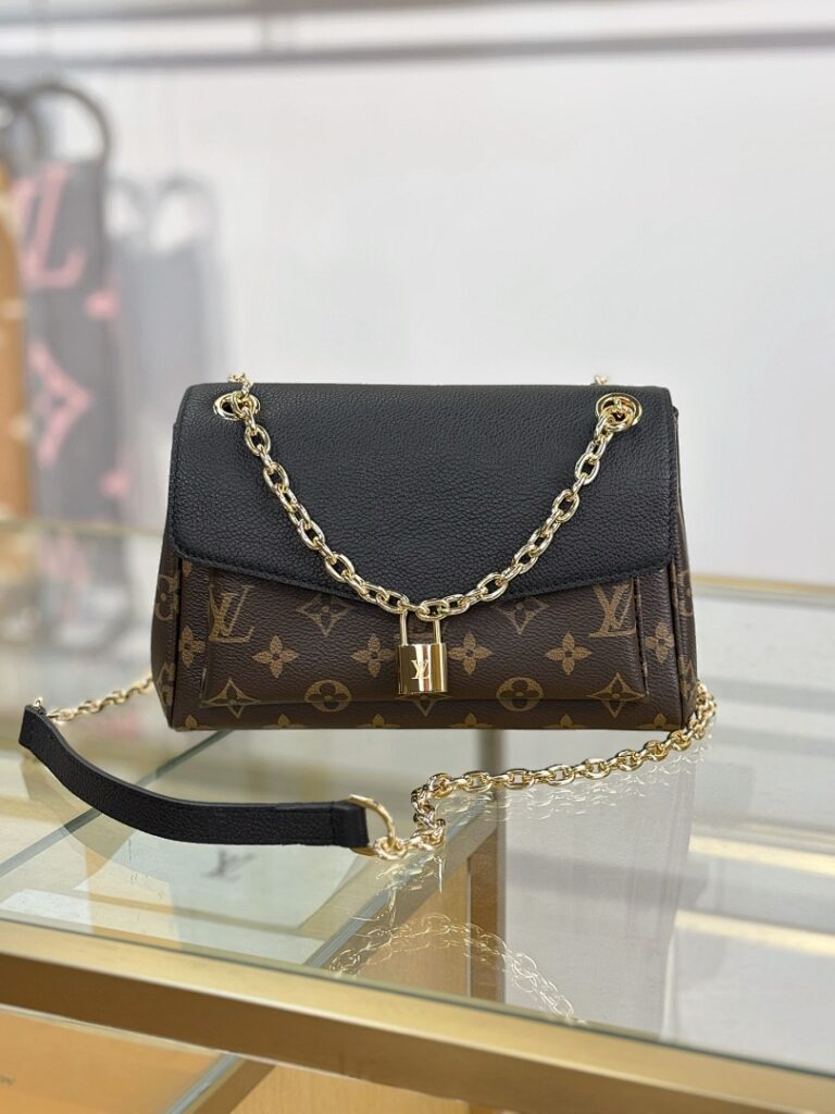 Louis Vuitton Bag Style M26398