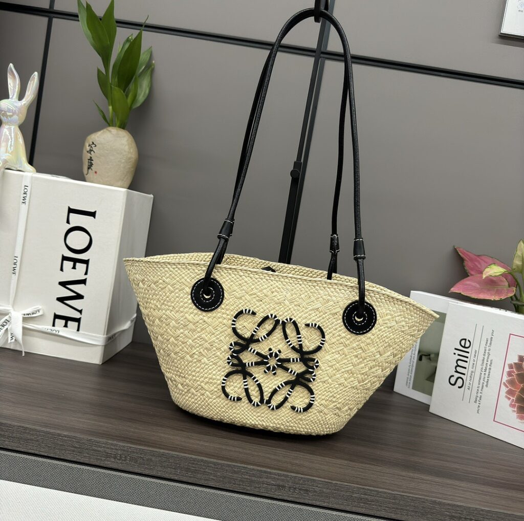 Loewe Bag Style 062136