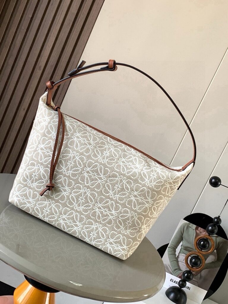 Loewe Bag Style 9008