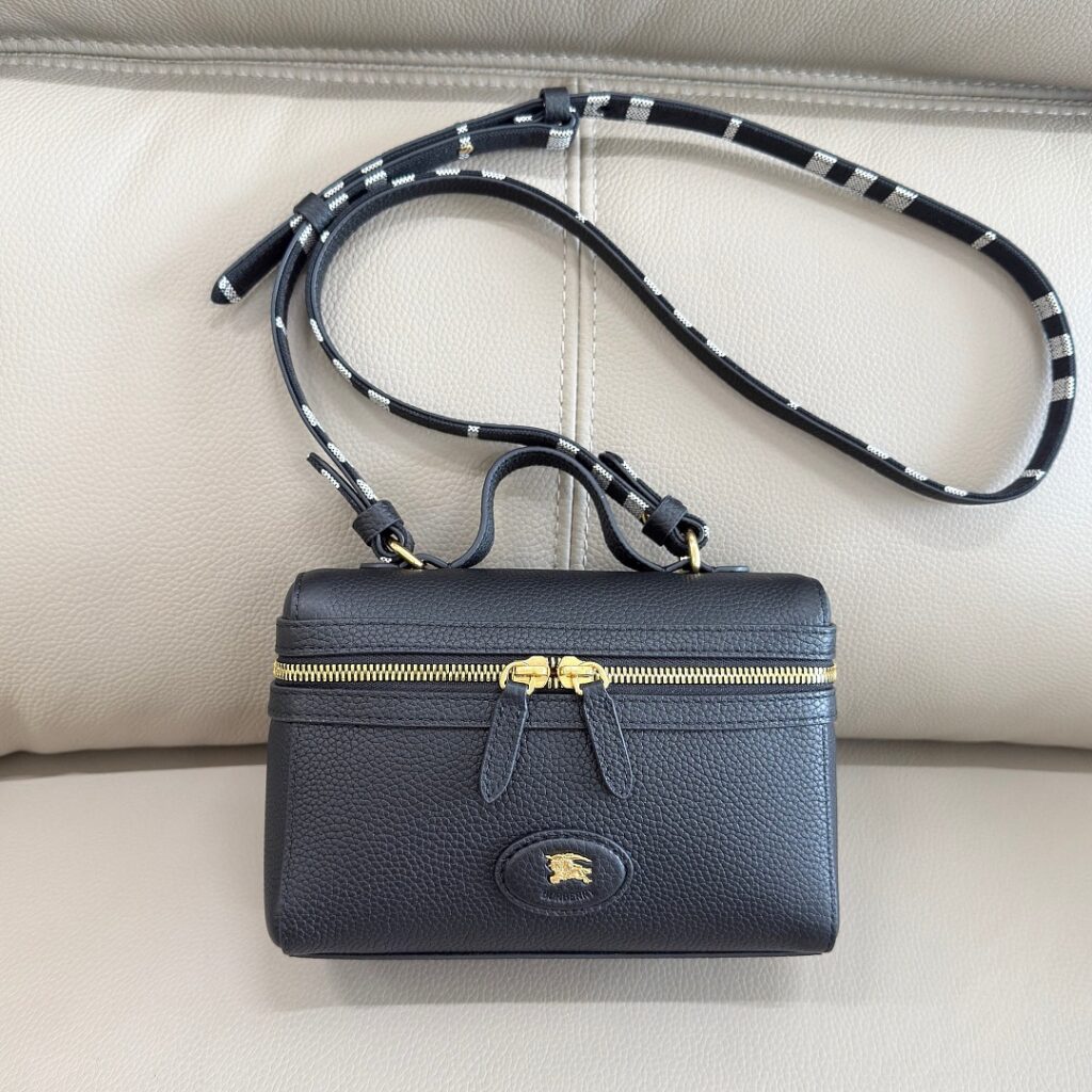 Burberry Bag Style 239420500