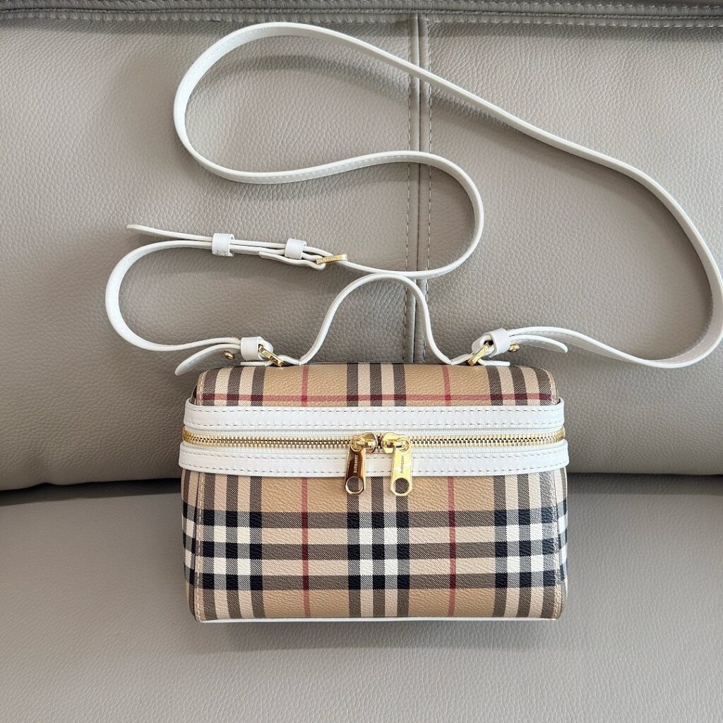 Burberry Bag Style 239425010
