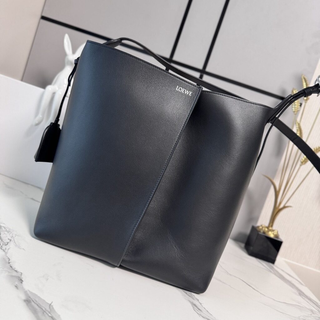 Loewe Bag Style 062674