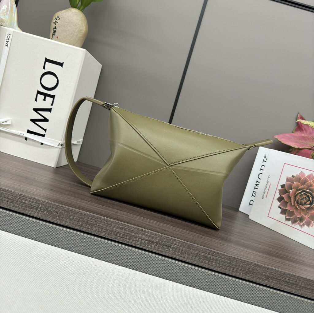 Loewe Bag Style 052403