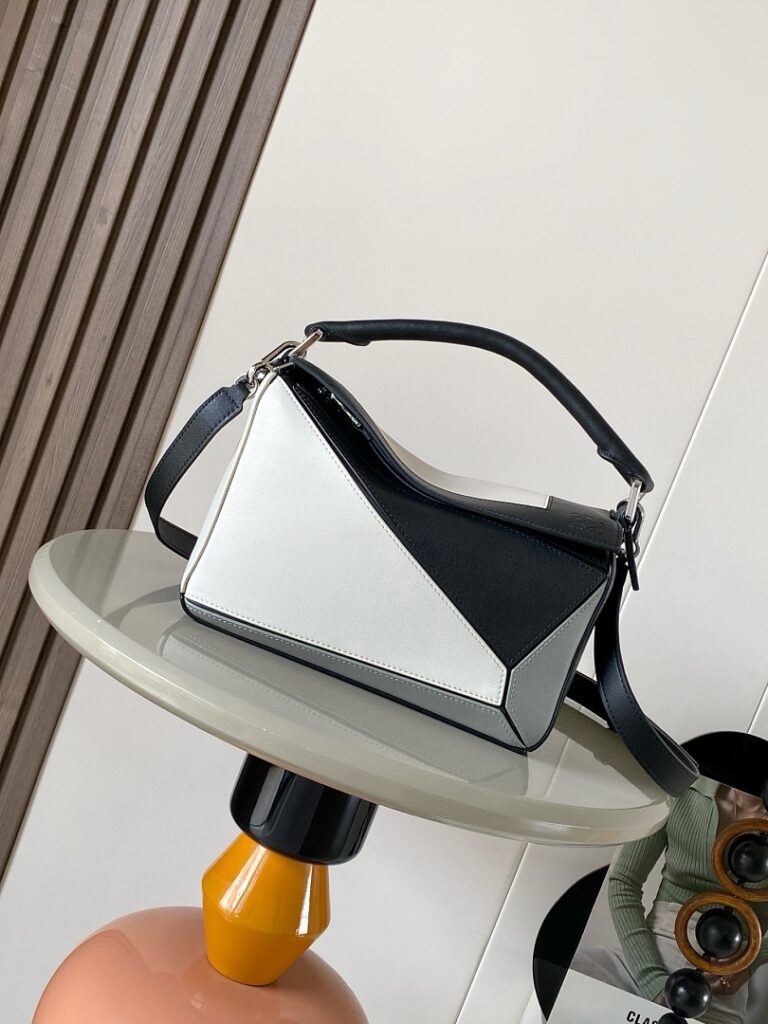 Loewe Bag Style 9106