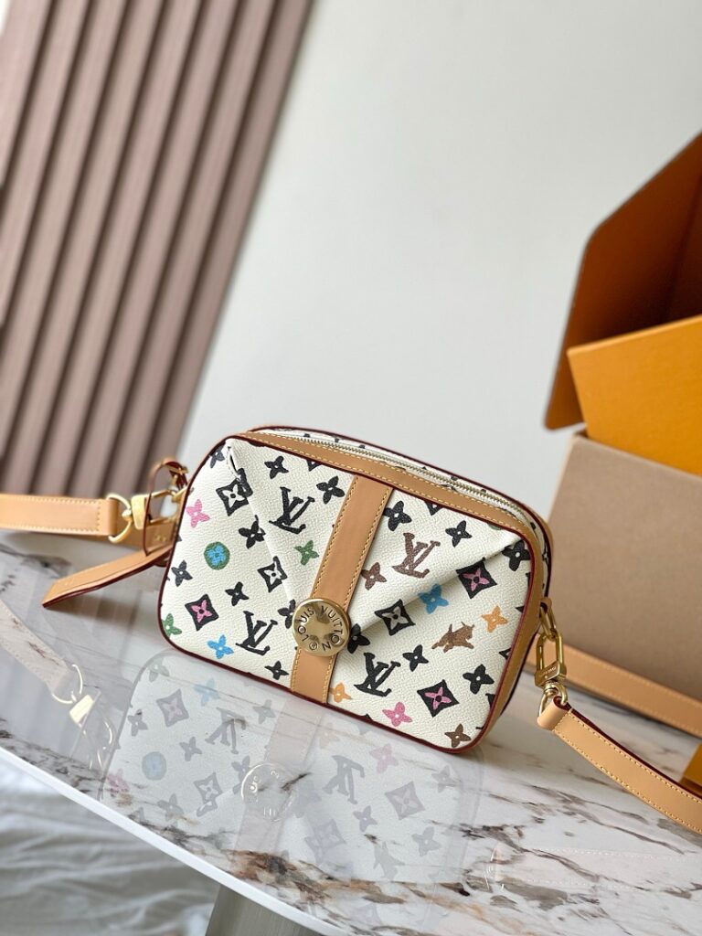 Louis Vuitton Bag Style M24820