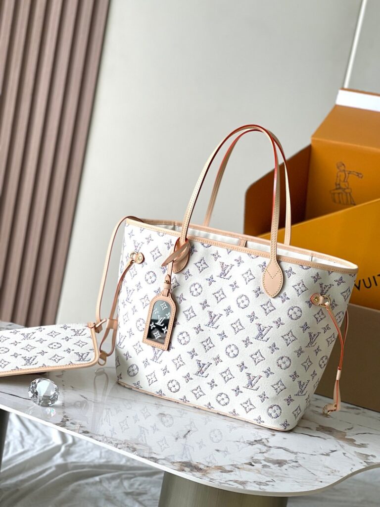 Louis Vuitton Bag Style M24905