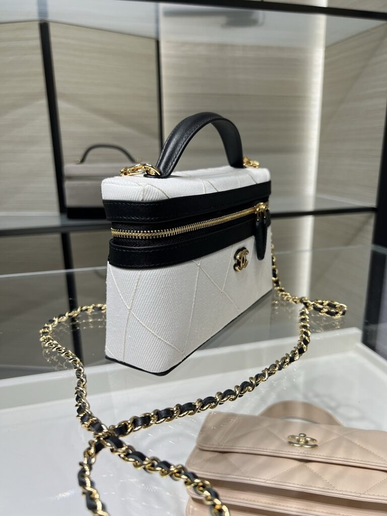 Chanel Bag Style AP5164Y8660
