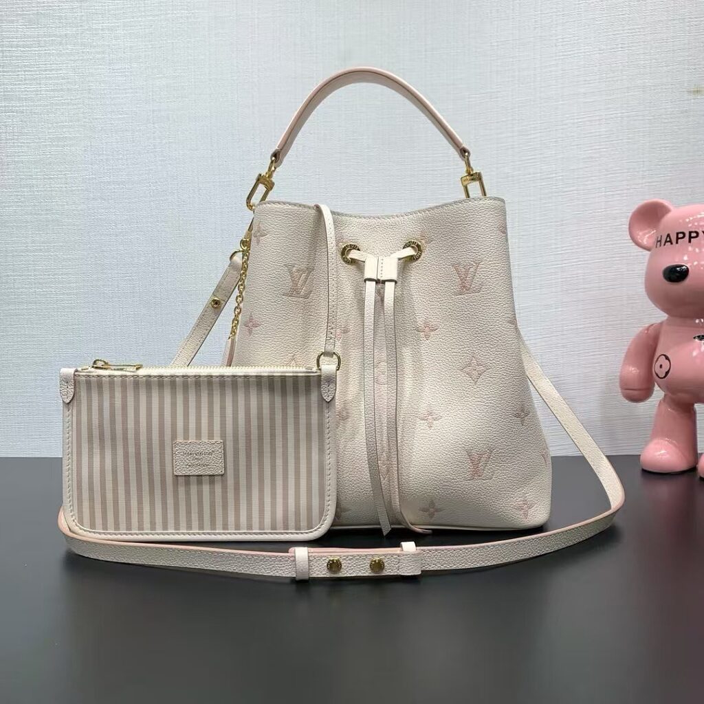 Louis Vuitton Bag Style M14401